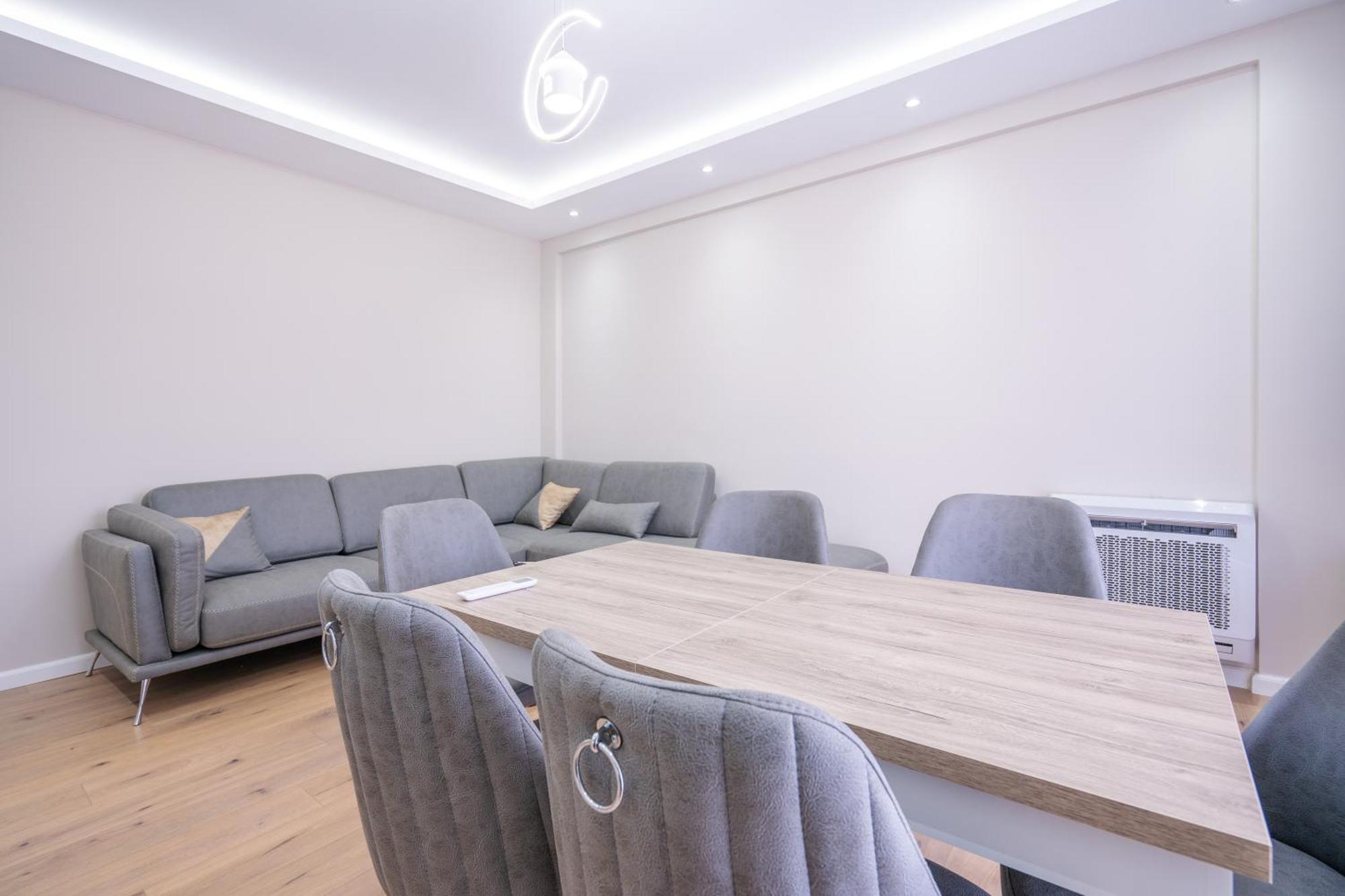 Renovated Close To Town Center And The * Vlorë
