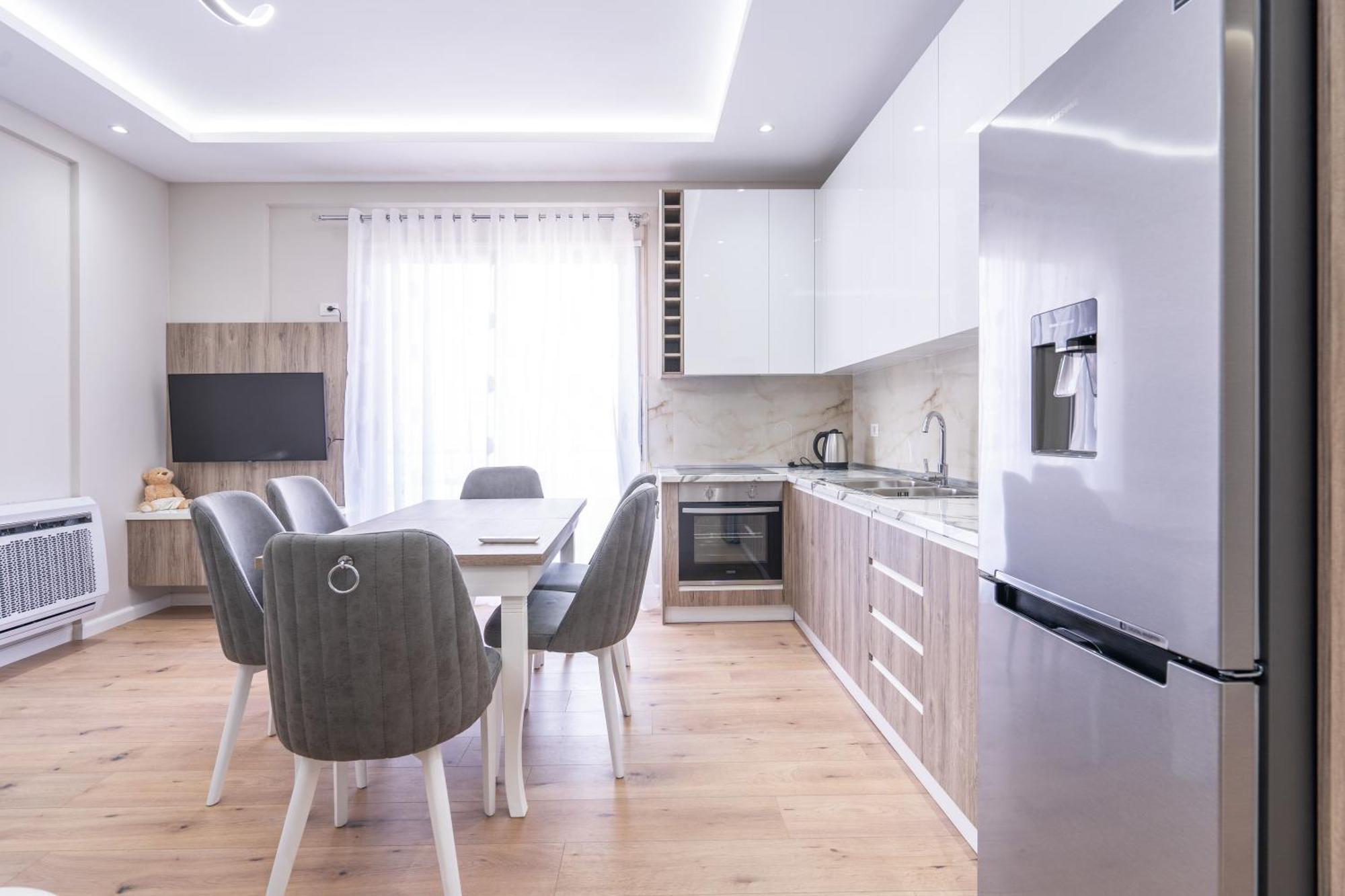 Renovated Close To Town Center And The Apartamento