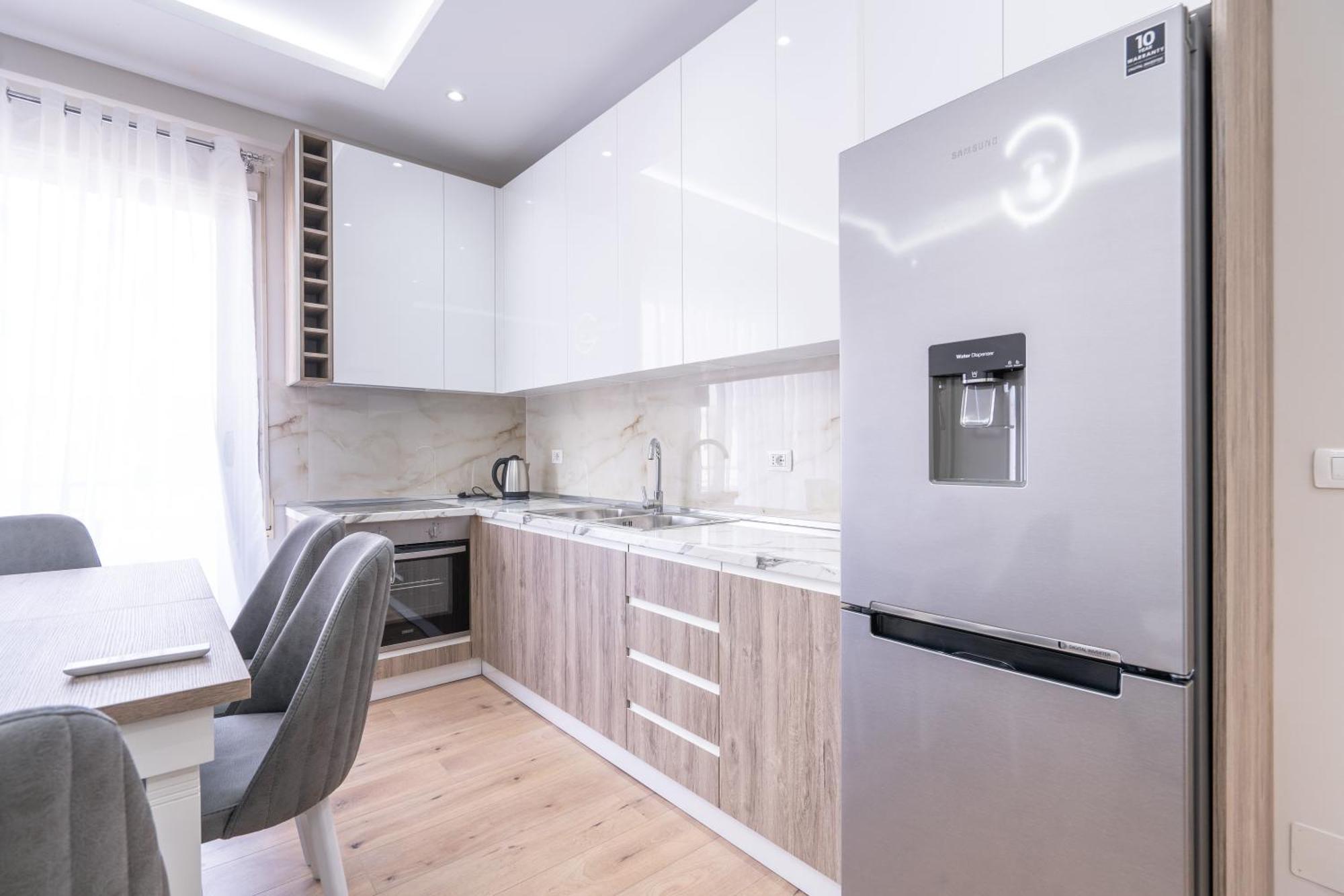 Renovated Close To Town Center And The